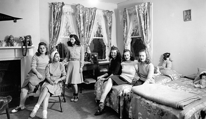 Lasell students in a dorm circa 1940-1941