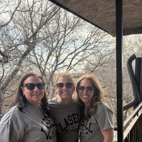 Shannon Muller Dean '95 (center, Kristine Bell Smith '94 (left), and Kerry Brody Barber